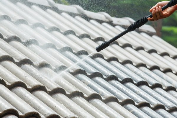 Roof cleaning with high pressure water cleaner